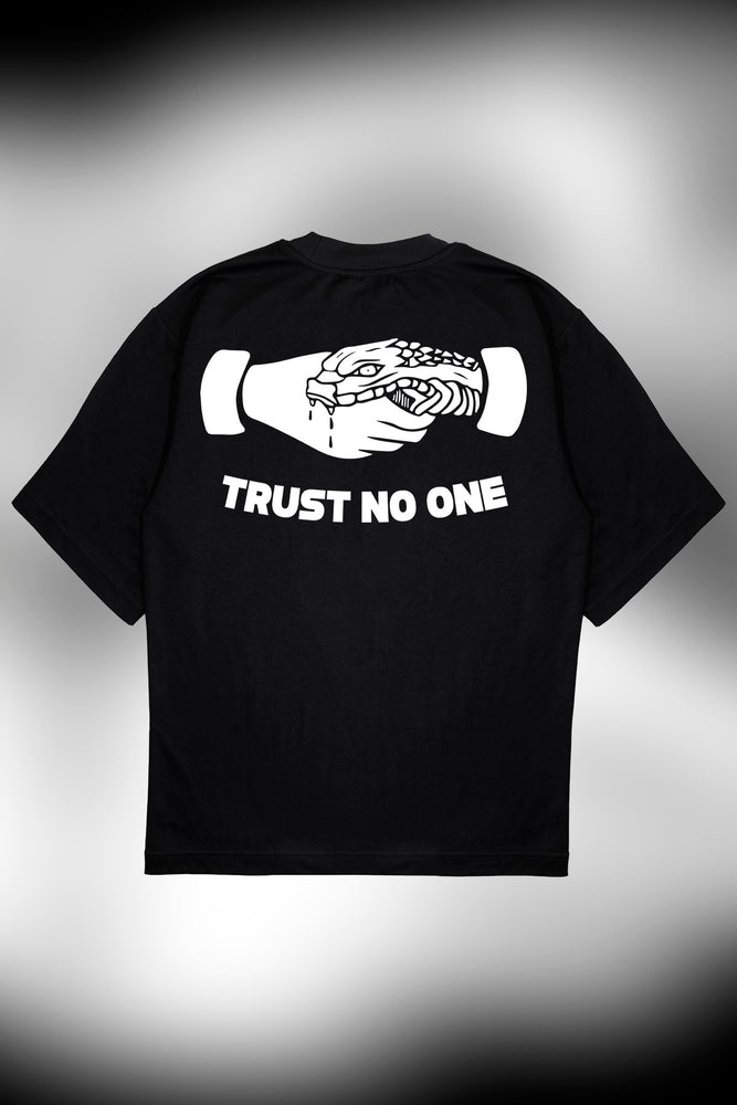 
                  
                    TRUST NO ONE T-Shirt OVERSIZE
                  
                
